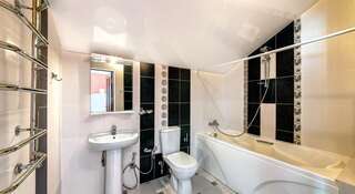 Гостиница Guest House Sosny Геленджик Семейный номер с видом на море-2