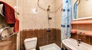 Гостиница Guest House Sosny Геленджик Улучшенный трехместный номер с видом на море-1